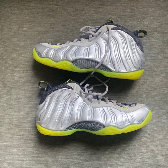 foamposite metallic green